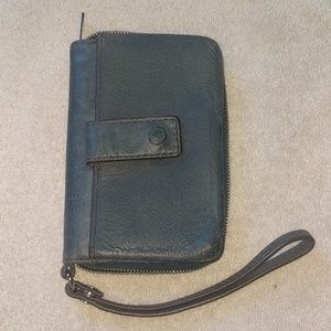 Fossil wristlet wallet
